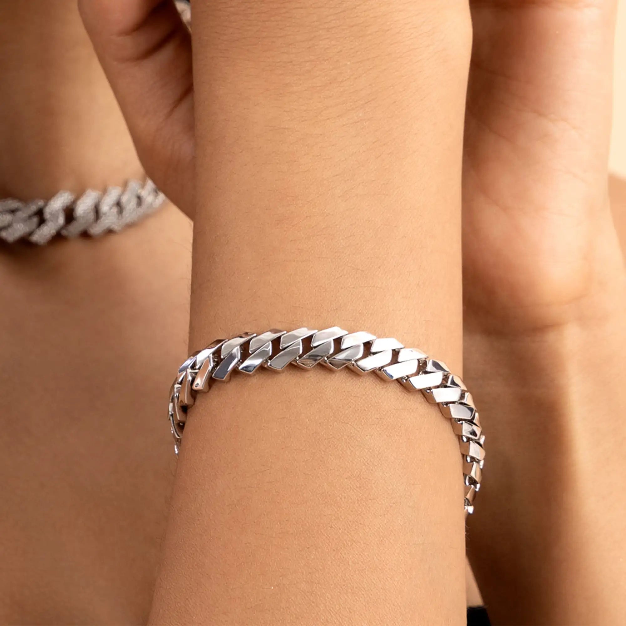 Women's Plain Gold Prong Cuban Link Bracelet - 8mm