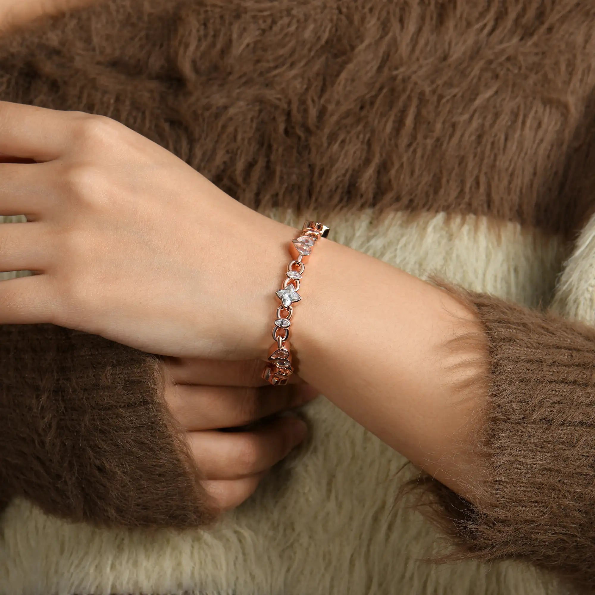 Women's Radiant Hearts Entwined Bracelet - 8mm