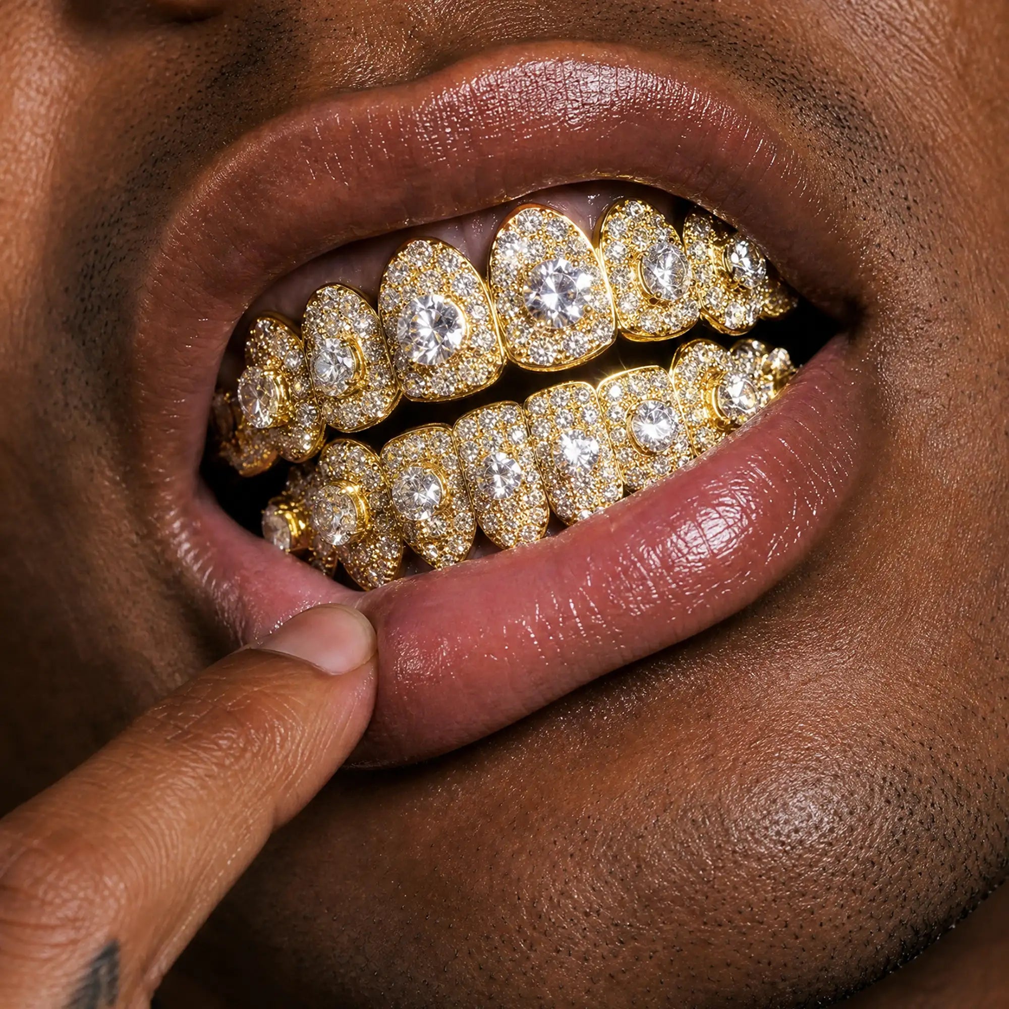 Custom Center Stone in a Full-Pavé Setting Grillz
