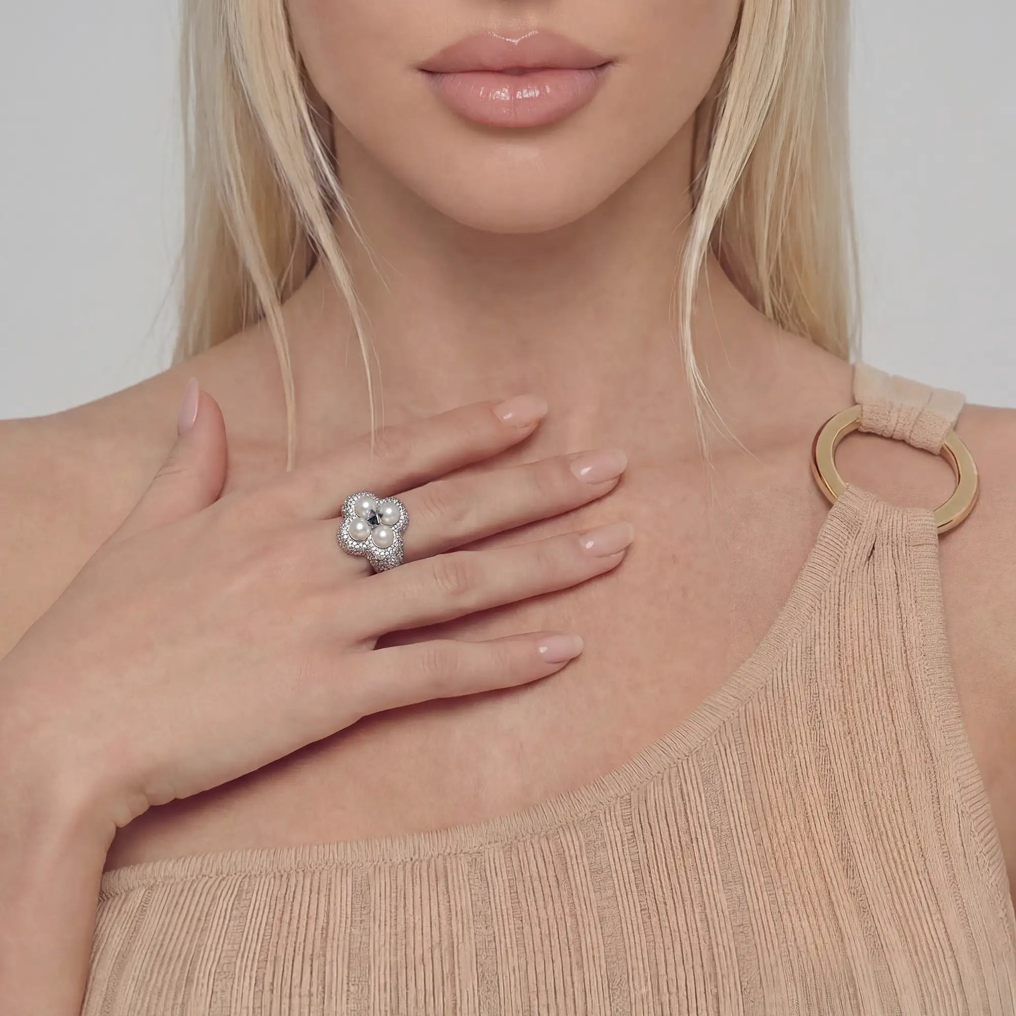 Iced Luminous Clover Ring - Pink Diamond