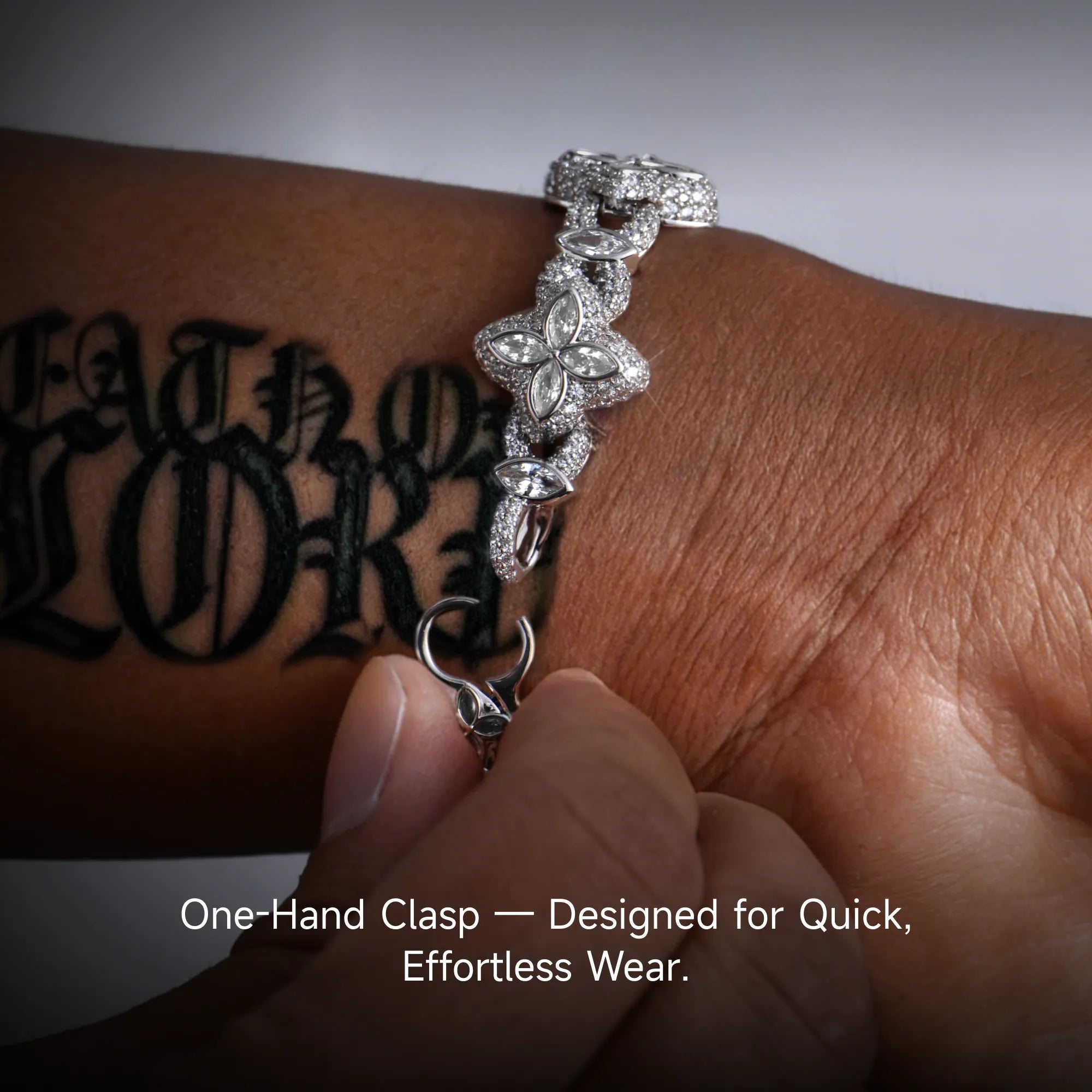 Iced Luminous Clover Bracelet - White Diamond