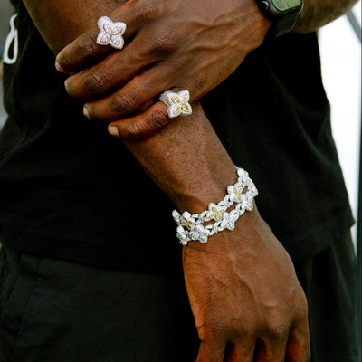 Iced Luminous Clover Ring - White Diamond