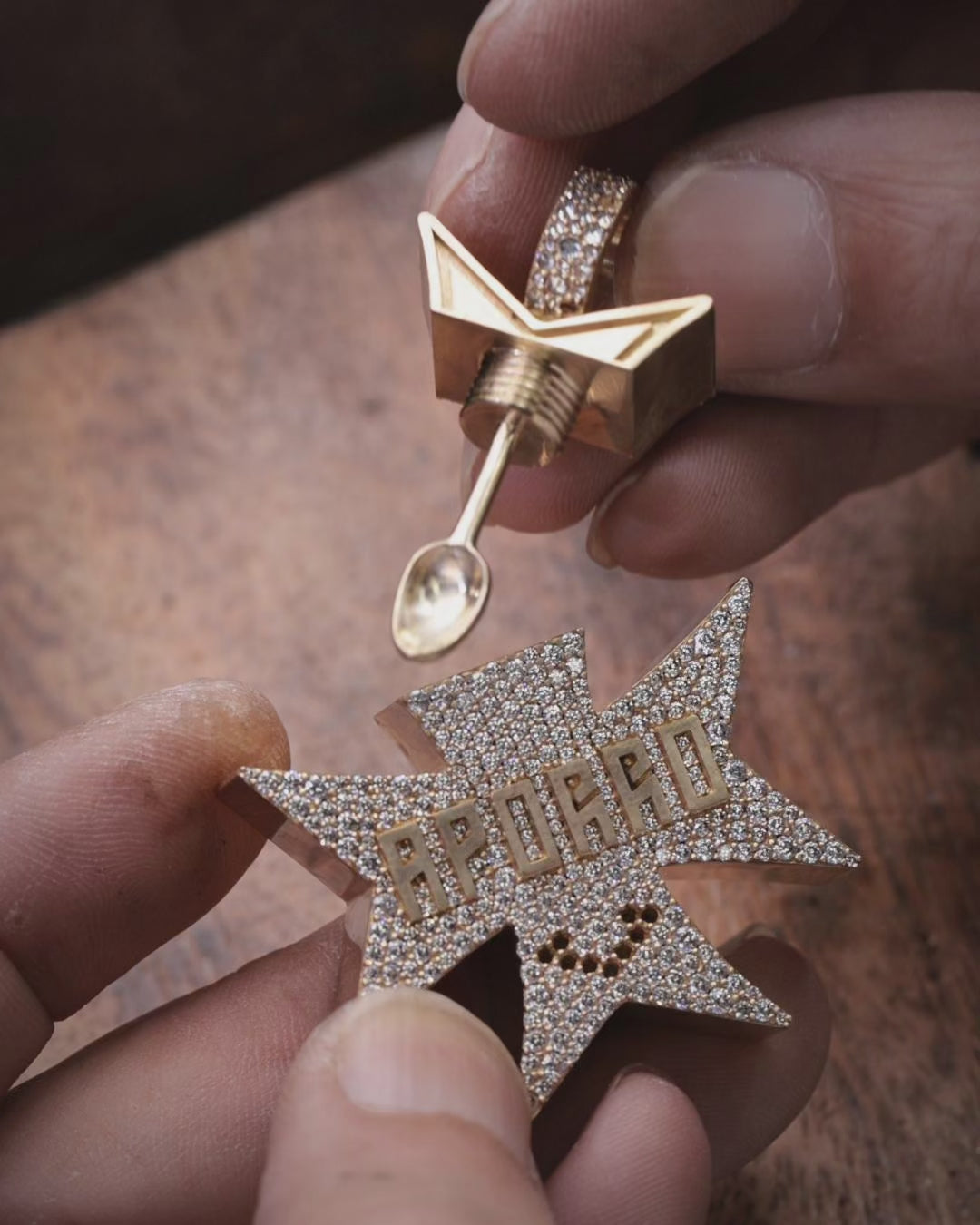 Load video: APORRO × ALICE HOLLYWOOD GODSTAR SPOON NECKLACE