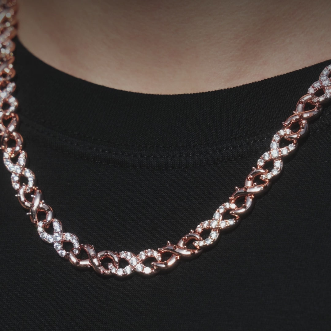 Load video: Stellar Thorn Icon Chain &amp; Pendant Set